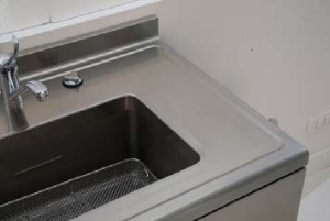 Mesa de limpieza con lavabo ultrasónico